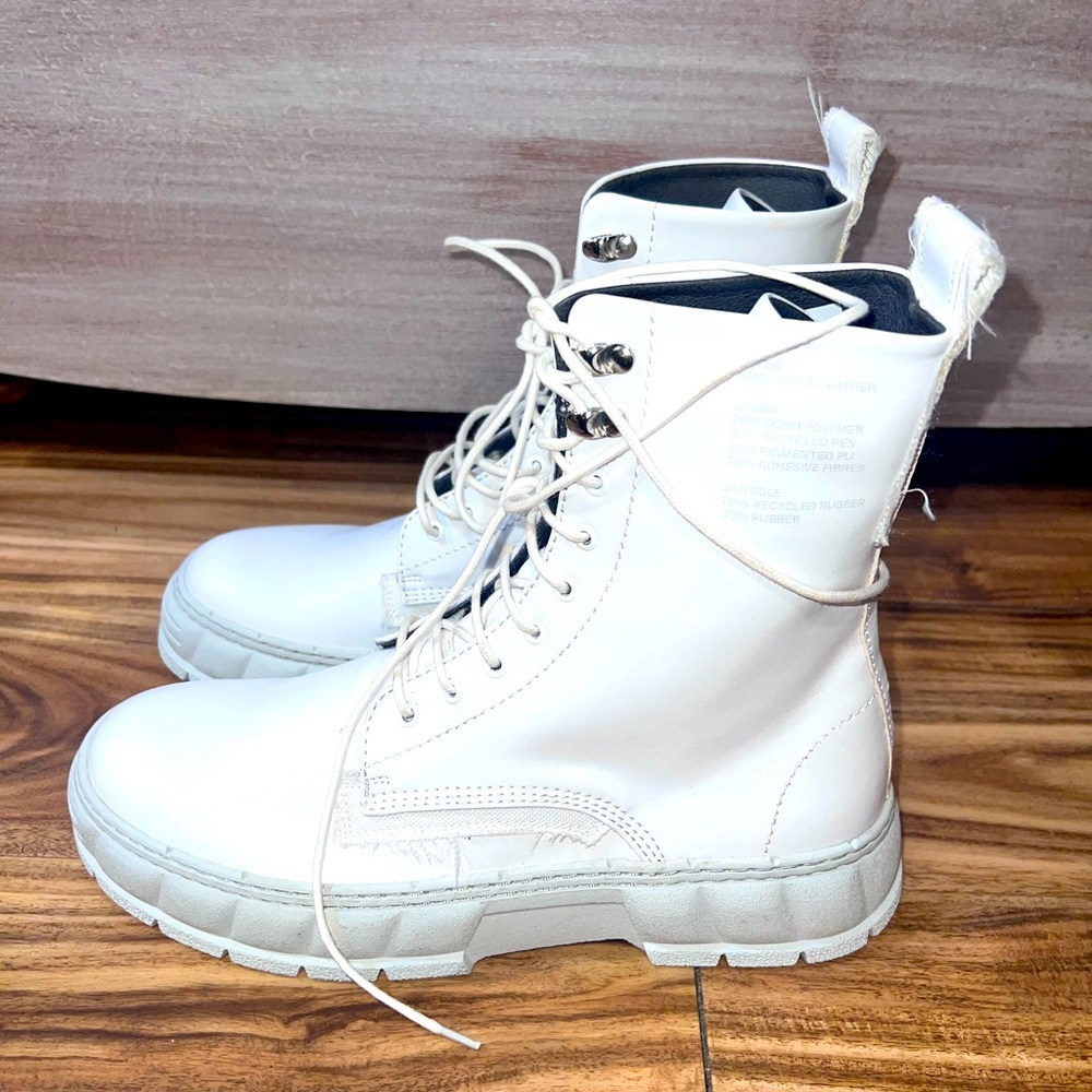 VIRON Vegan Apple 🍎 Leather Combat Boots White Sz 41 Women’s Unisex Mens